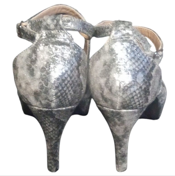 Torrid Faux Snake‎ Skin Strappy Platform Heel Sandal Size 9 Extra Wide - Picture 4 of 9